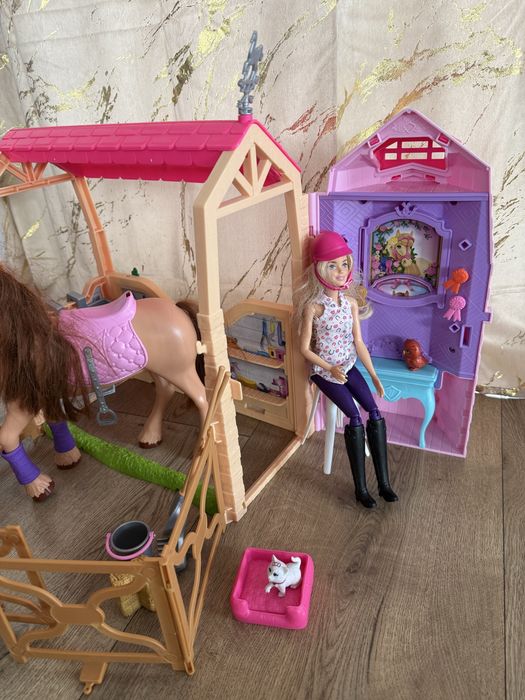Stajnia Barbie Mattel