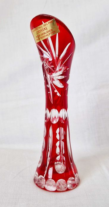 Elegancki Rubinowy Kryształ 24% PbO – Wazon Crystal – Ręczny Szlif