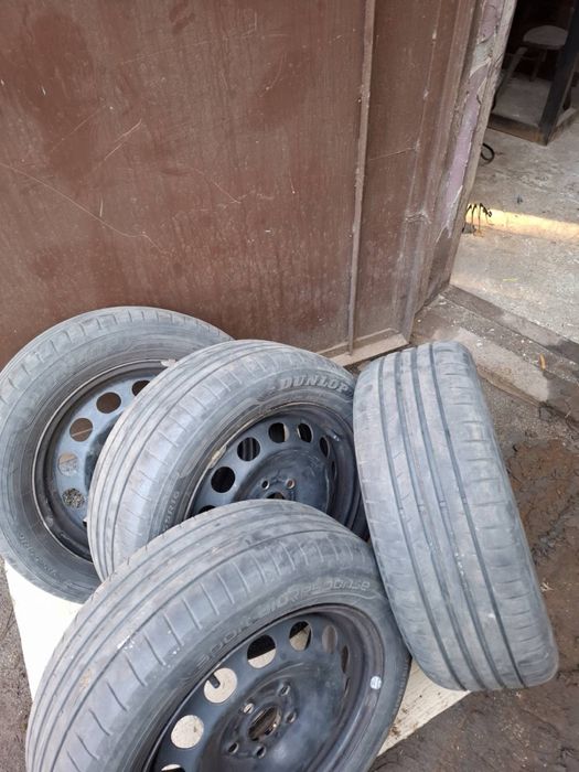 Продам комплект диска 5*112 р16 резина dunlop та колпаки 205*55 р16