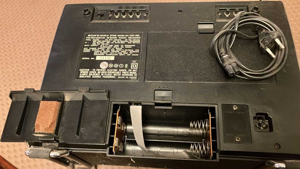 Rádio antigo SONY CRF-320