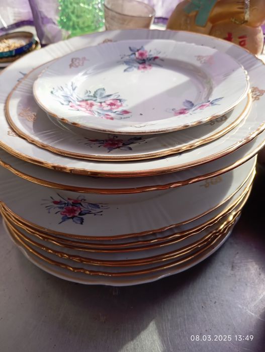 Тарелки , сервизы