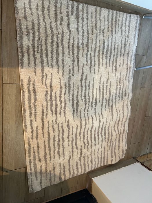 Tapete sala com bege e branco