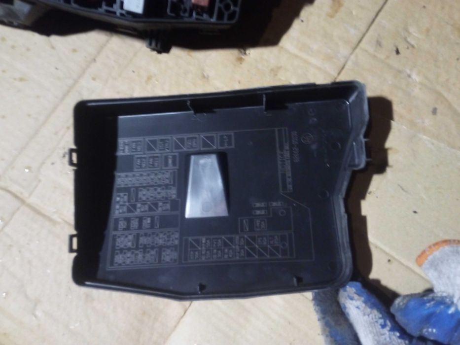 toyota verso 09-18 skrzynka bezpieczników 1,6 132KM valvematic