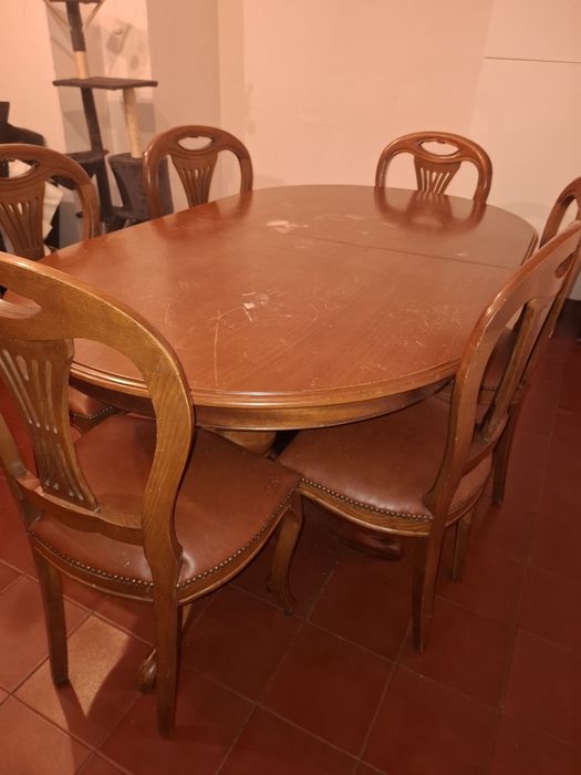 Mesa de sala de jantar com 6 cadeiras