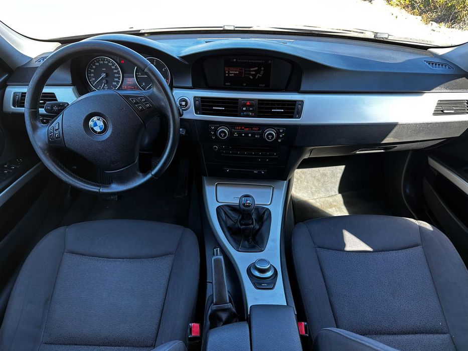 BMW 320d Touring Navigation - 2007/12 - 294.000 - SINTRA — photo 3