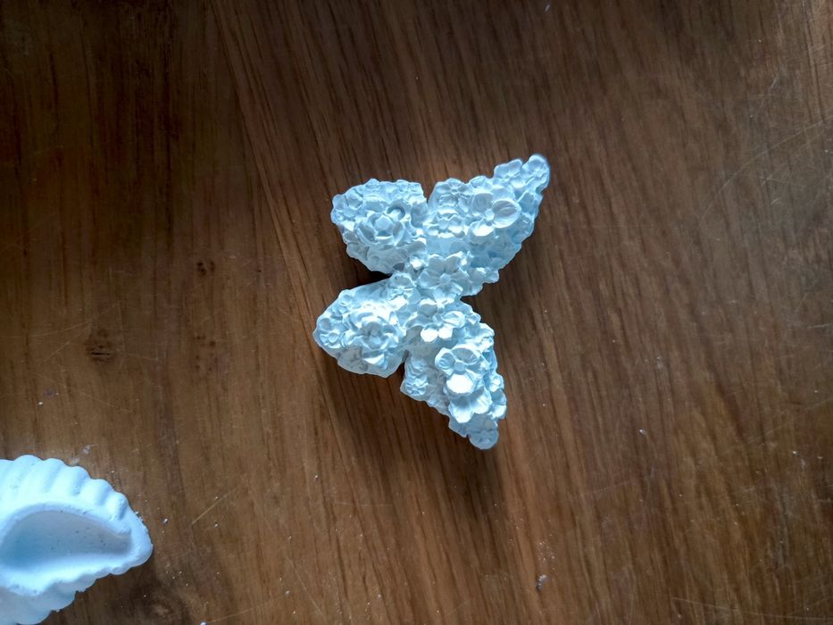 Figurka gipsowa motylek