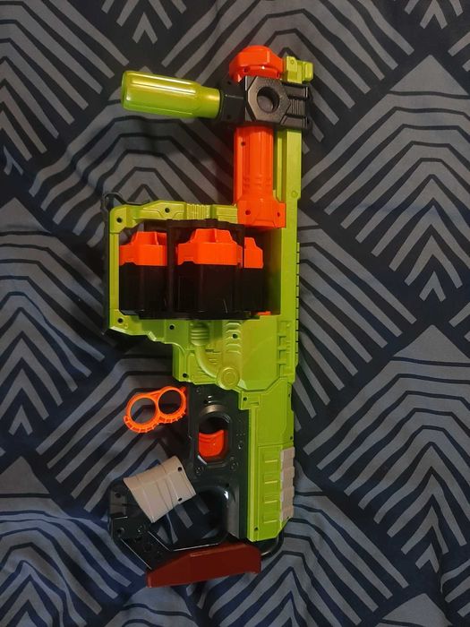 Pistolet Nerf Zombie Strike Doominator