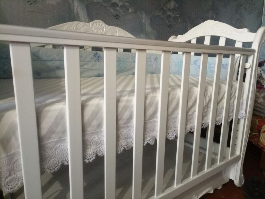 Дитяче ліжечко преміум-вигляду