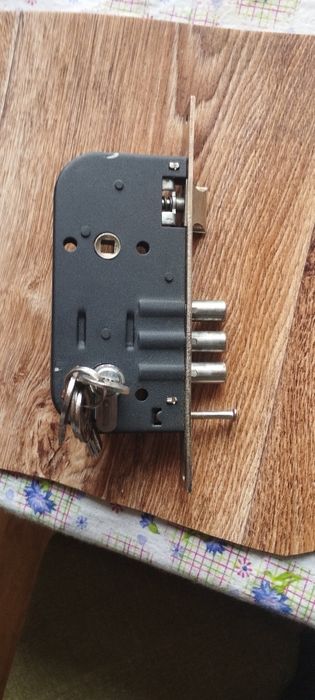 Продам дверной замок