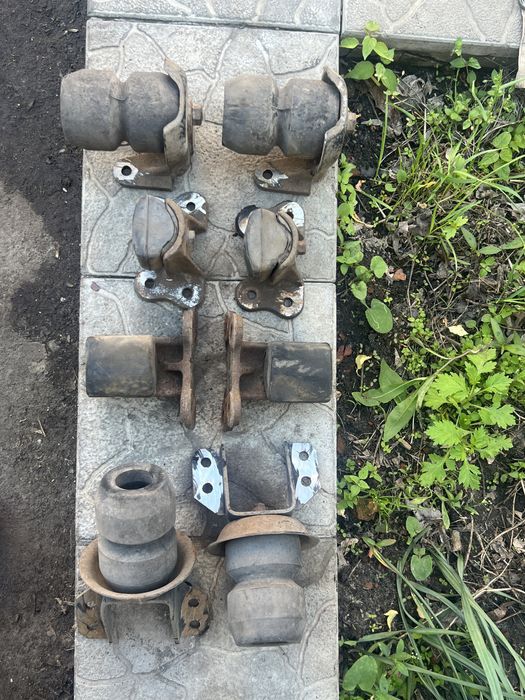 Відбійні подушки кронштейни  з рами Газель