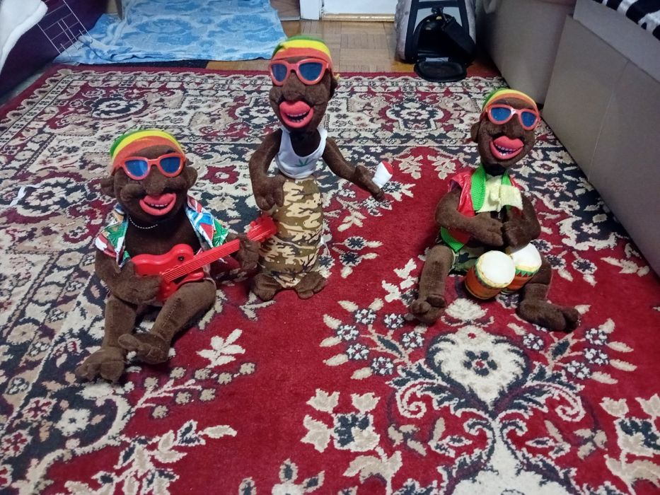 Śpiewające maskotki z Jamajki.