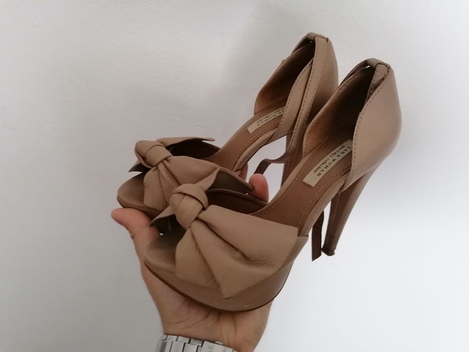 Sapatos de salto alto