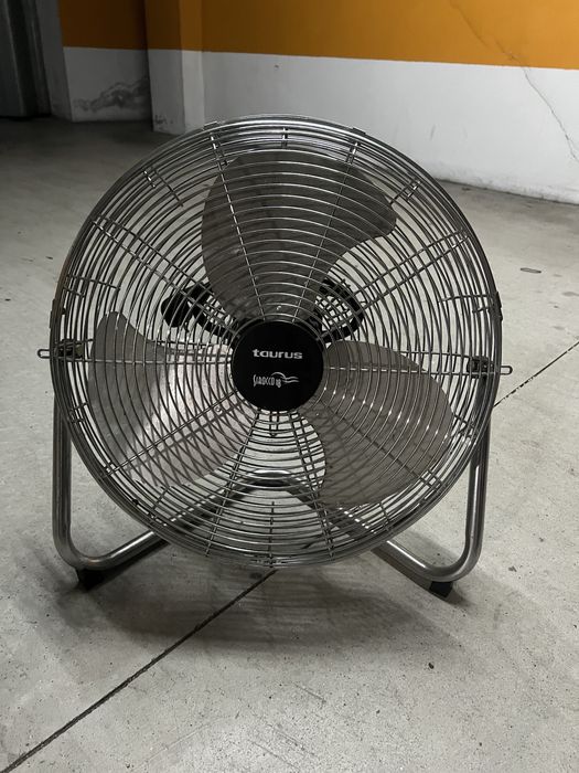 Ventoinha de chão Taurus