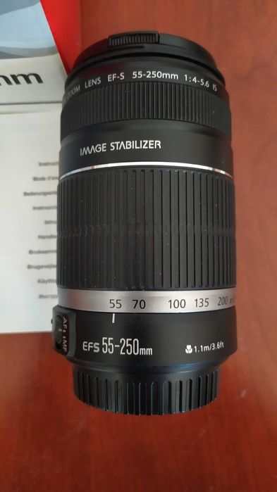 Máquina fotográfica Canon EOS 600D + lente EFS 55-250mm IS