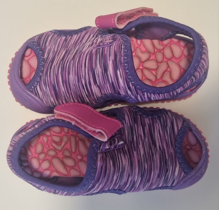 Sandálias respeitadoras