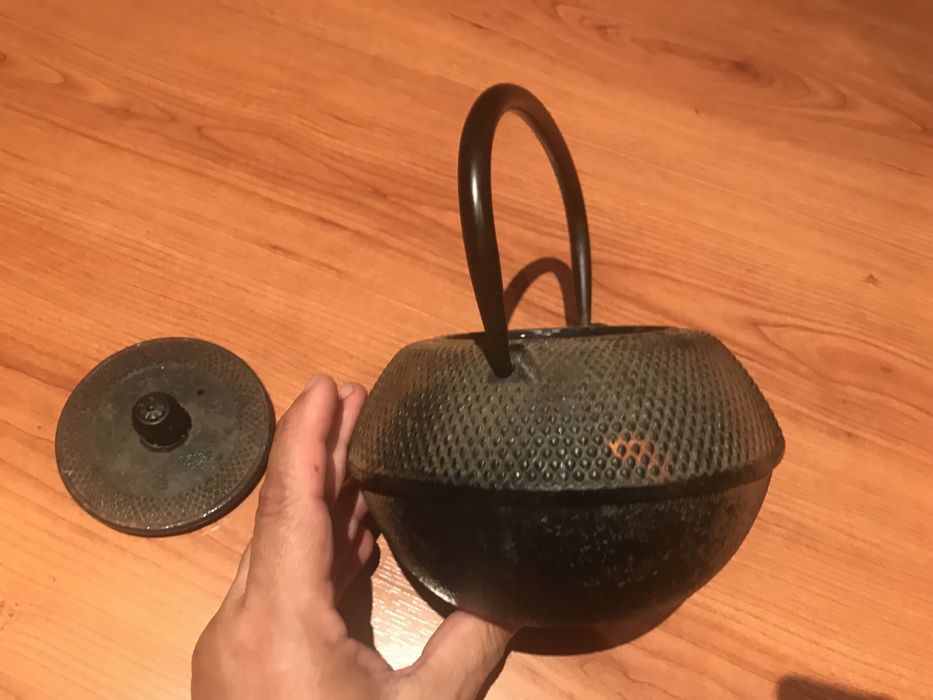 Pote / chaleira em ferro. Antigo