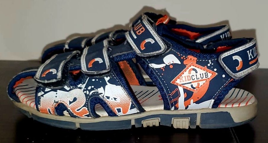Sandalias de menino