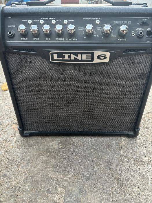Amplificador line 6 spider IV 15