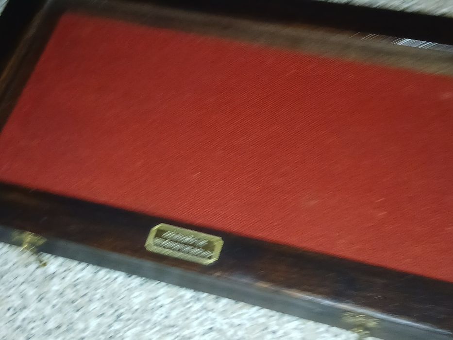 Expositor madeira macica para colecaos