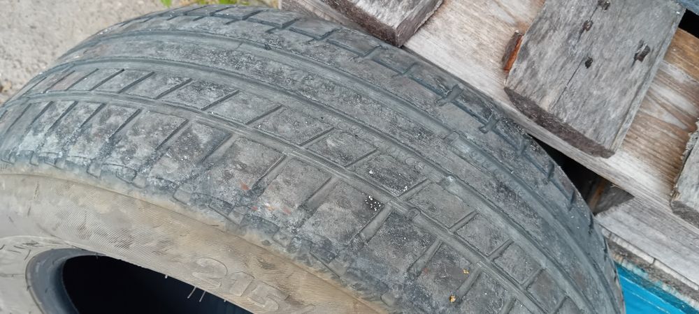 Pneu semi-novo 215/60 roda 16