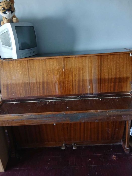 Віддам піаніно безкоштовно