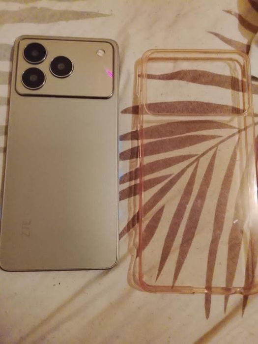 Telemóvel ZTE Blade A76 como novo