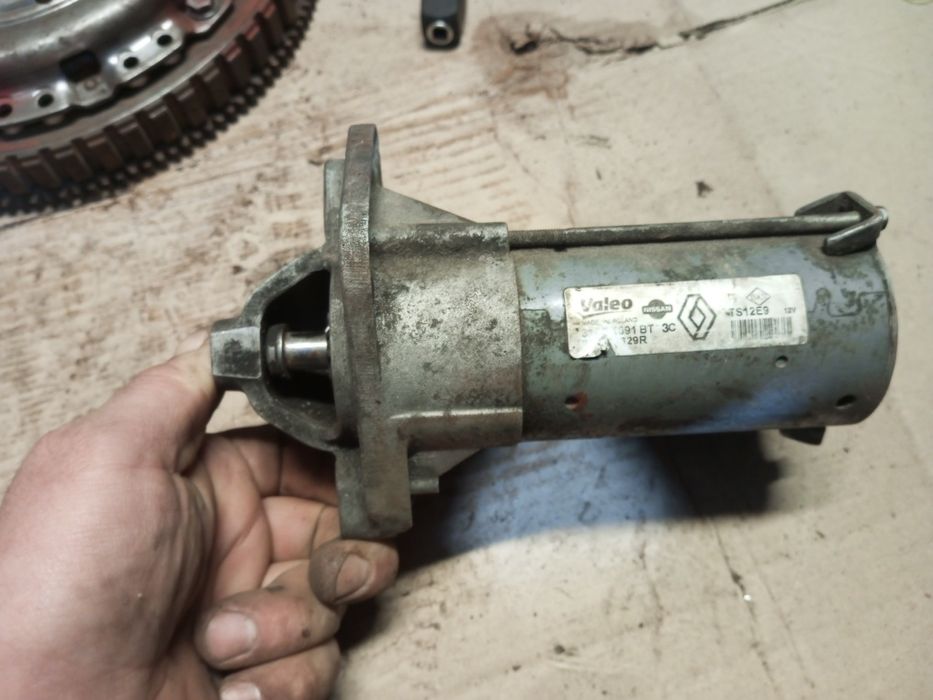 Продам стартер на Renault Duster