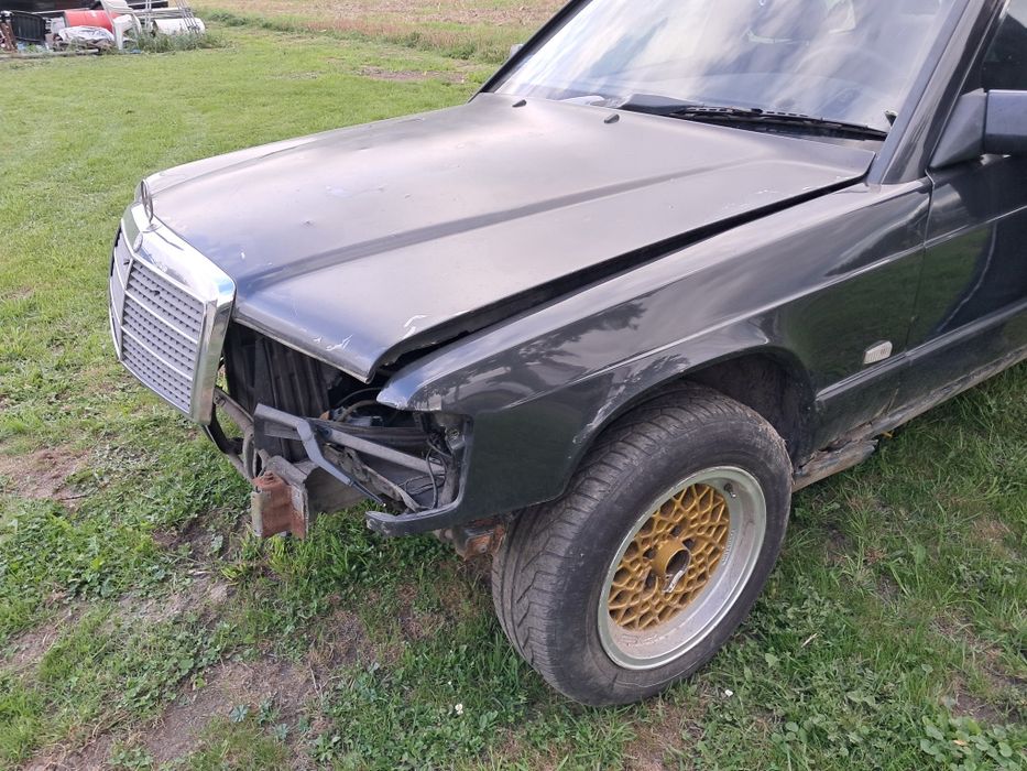 Mercedes w 124 190 pompa wtryskowa  2.0 diesel błotniki zderzaki
