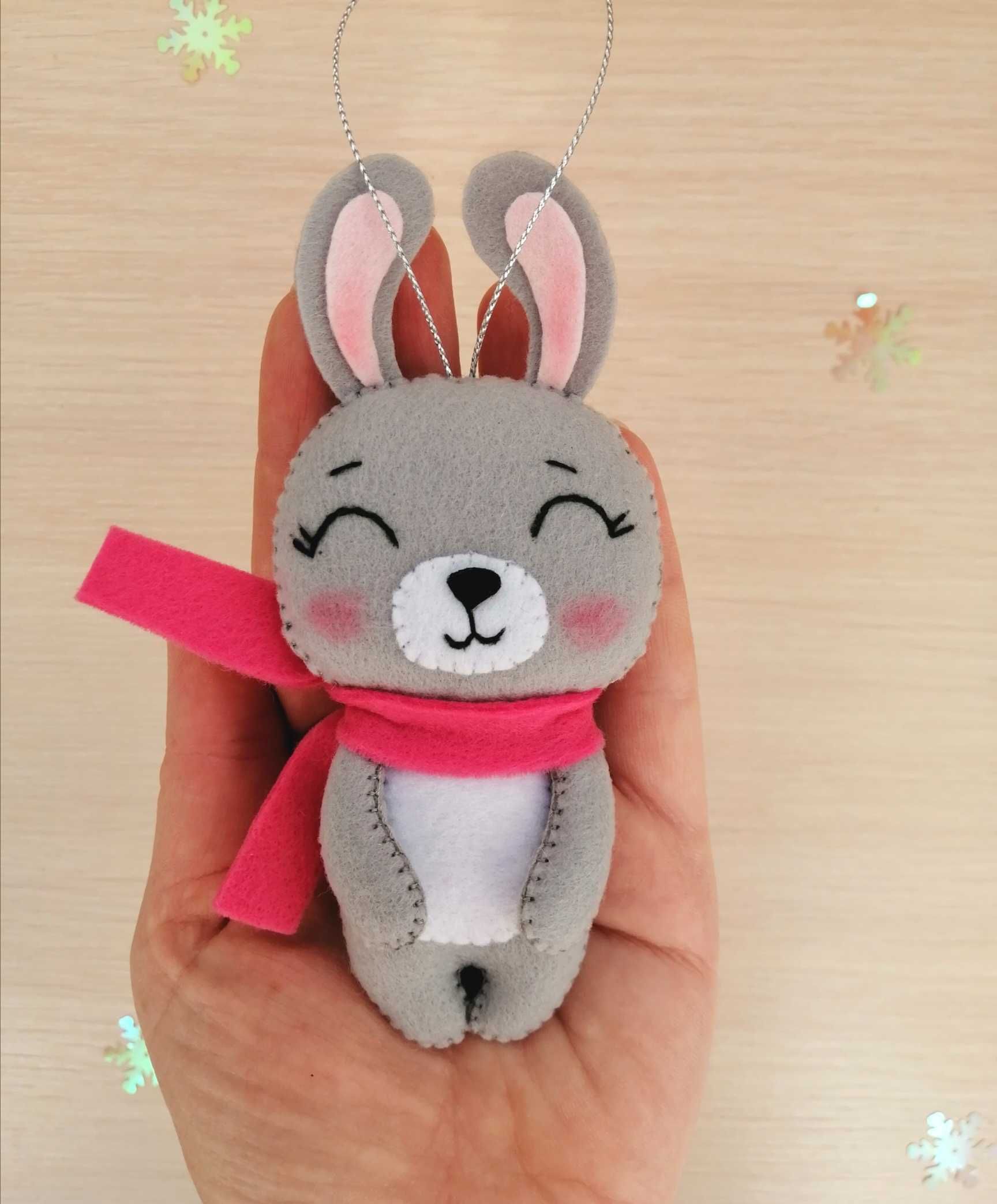 Зайчик из фетра