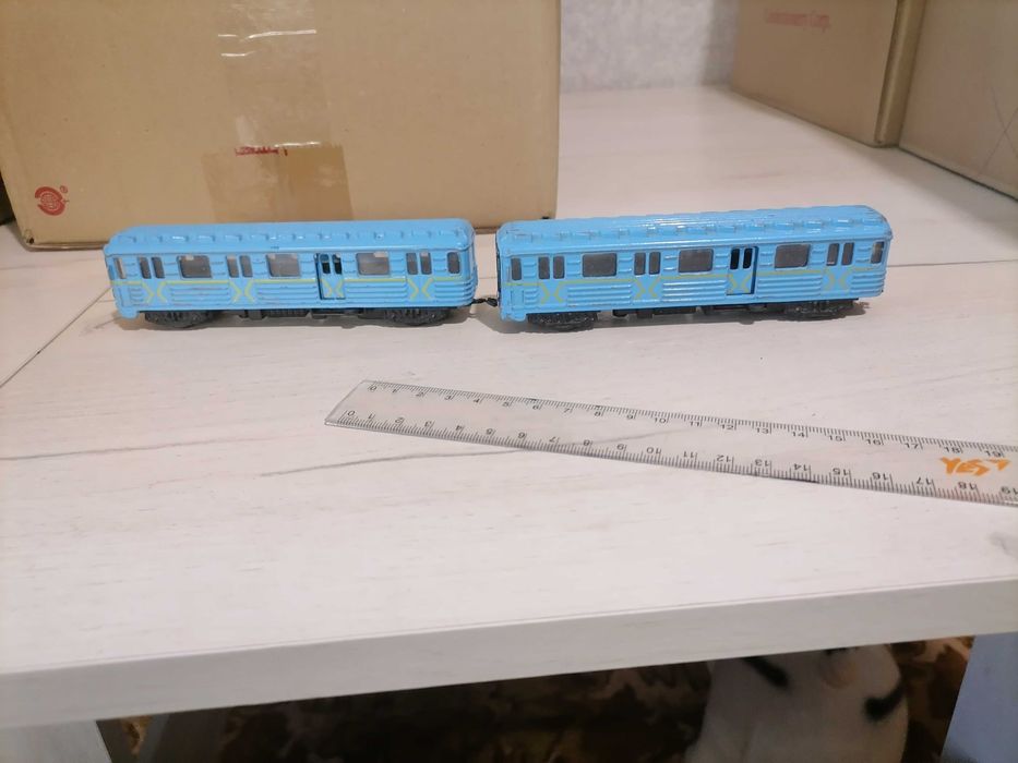 машинки метро технопарк 500 за 2шт