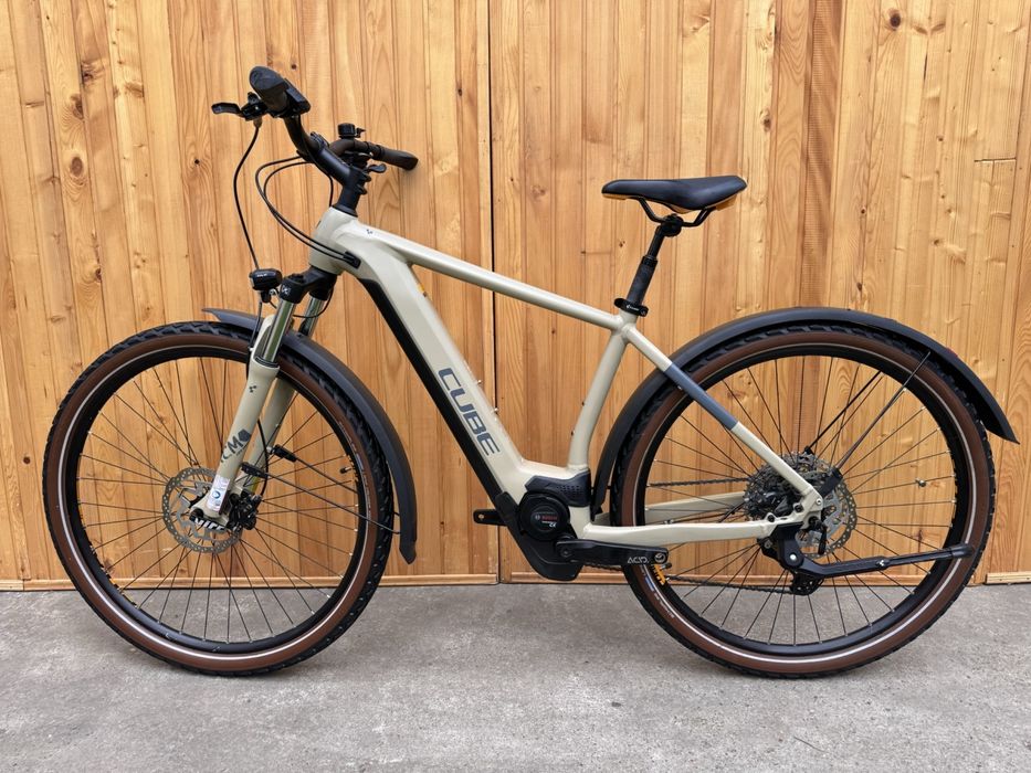 Електровелосипед Cube Cross Hybrid Pro 625 з малим пробігом