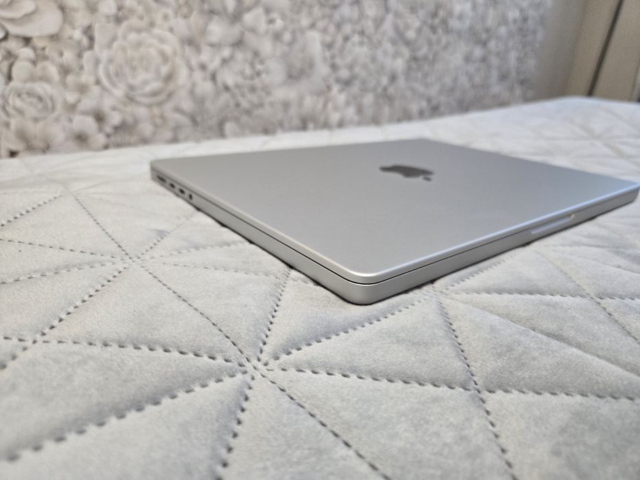 Apple MacBook Pro 14 M3 8 512GB Silver батарея 100% 48 циклів