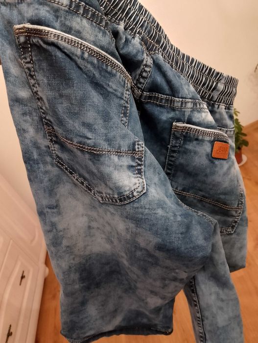 JEANS. Ładne krótkie spodenki męskie