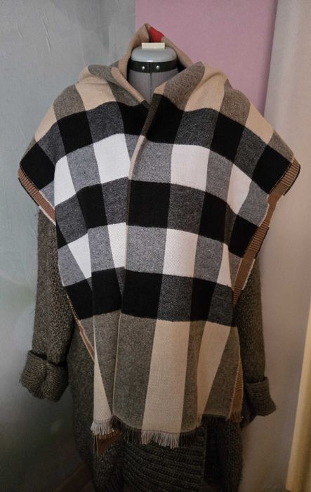Nowy dwustronny szale Burberry z metka 70 cm. x 190 cm.
