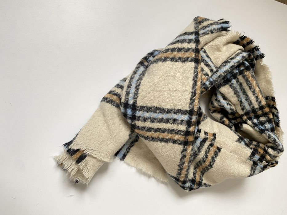 Szalik beżowy w kratę Stradivarius