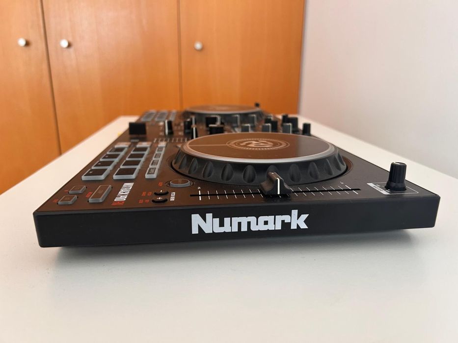 Controlador DJ Numark Mixtrack Pro FX
