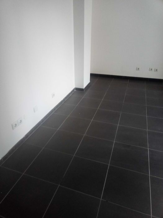 Alugo loja no Edificio Cristal Center em Amarante.Espaco com 43m,no piso2 com wc e despensa.
