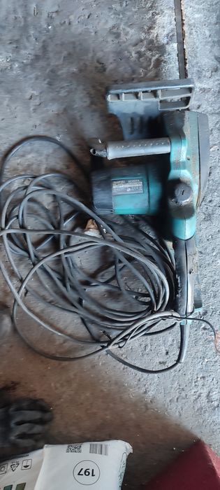 Piła łańcuchowa elektryczna Makita