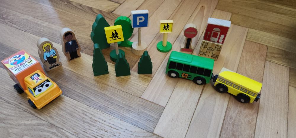 Дерев'яні  вагончики