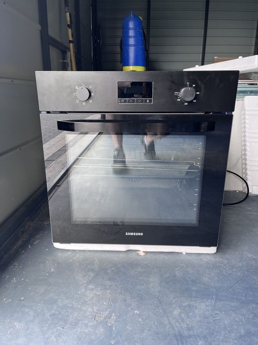 Sprzedam piekarnik do zabudowy marki Samsung , model NV70K1340BB