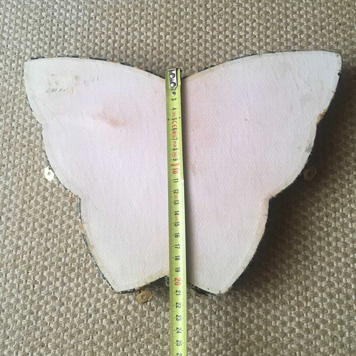 Caixa de costura em forma de borboleta