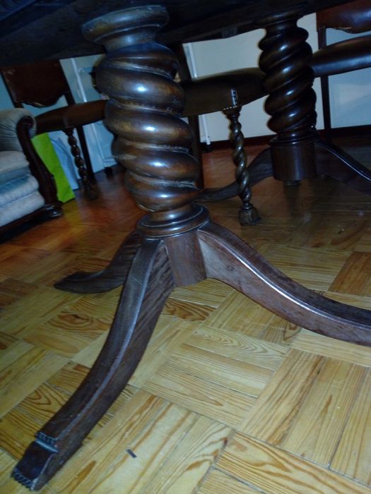 Sala de jantar em madeira maciça