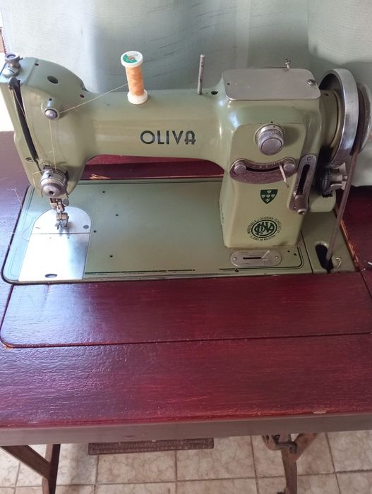 2 maquinas de costura antigas Oliva.