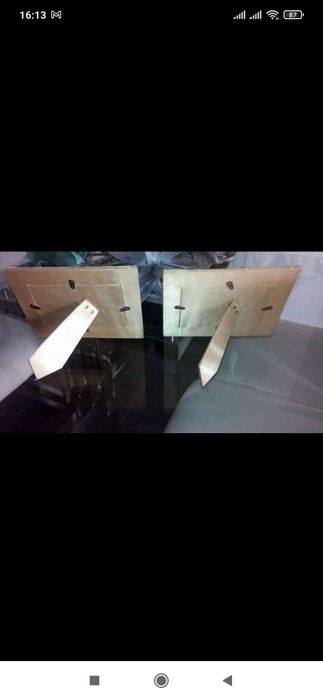 2 molduras dourado e cetim amarelo com bijuterias