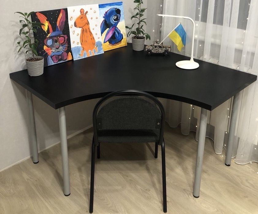 Чорний стіл IKEA VIKA AMON