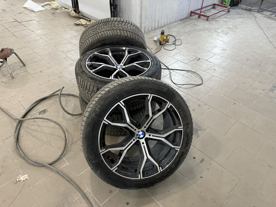 продам комплект дисків з резиною на BMW X5