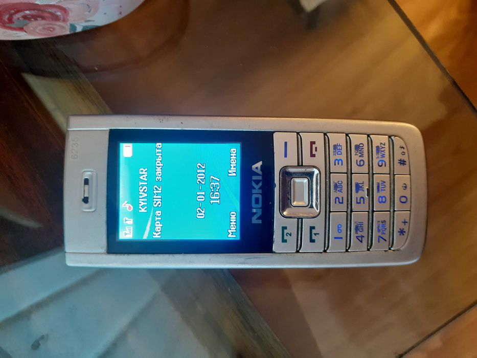 Мобильный телефон Nokia 6235