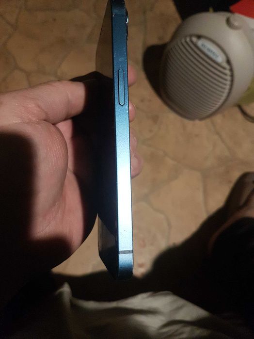 Продам iPhone 13