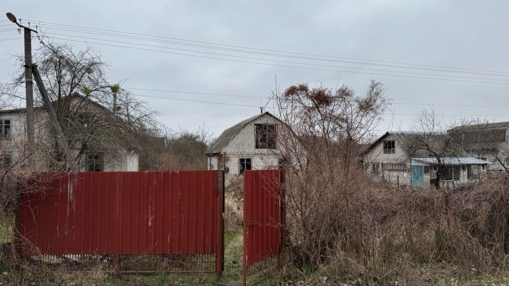 Дачна ділянка з будинком