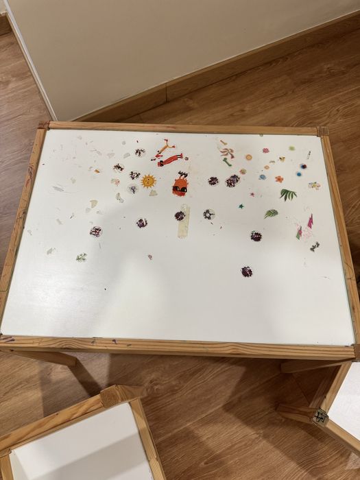 Conjunto mesa e cadeiras criança